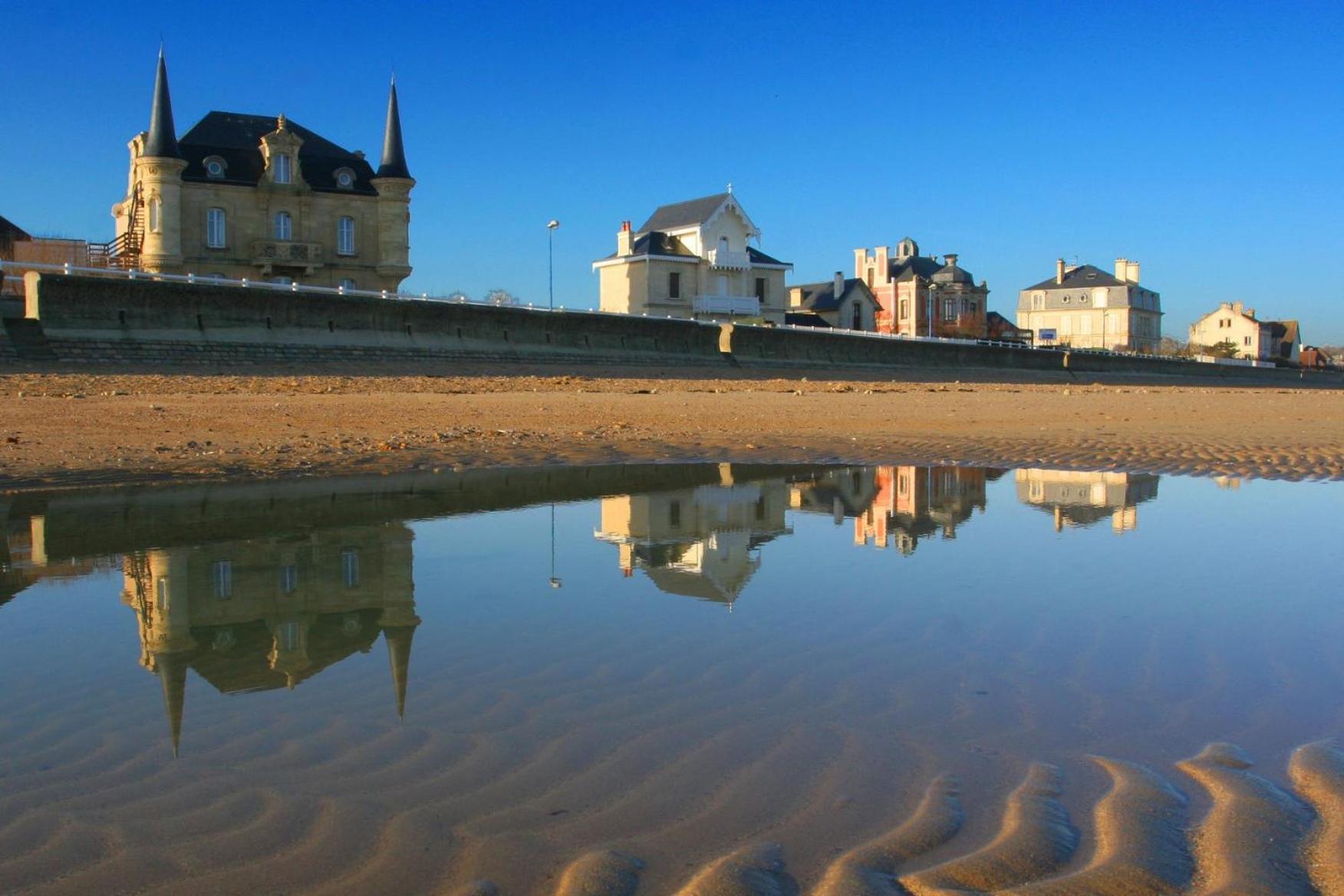 Les Douves Duplex 5 Personnes Lumineux Avec Jardin Et Terrasse Amenagee , Vue Sur Chateau A 5Mn De La Mer, Proche Omaha Beach Et Bayeux Commes エクステリア 写真